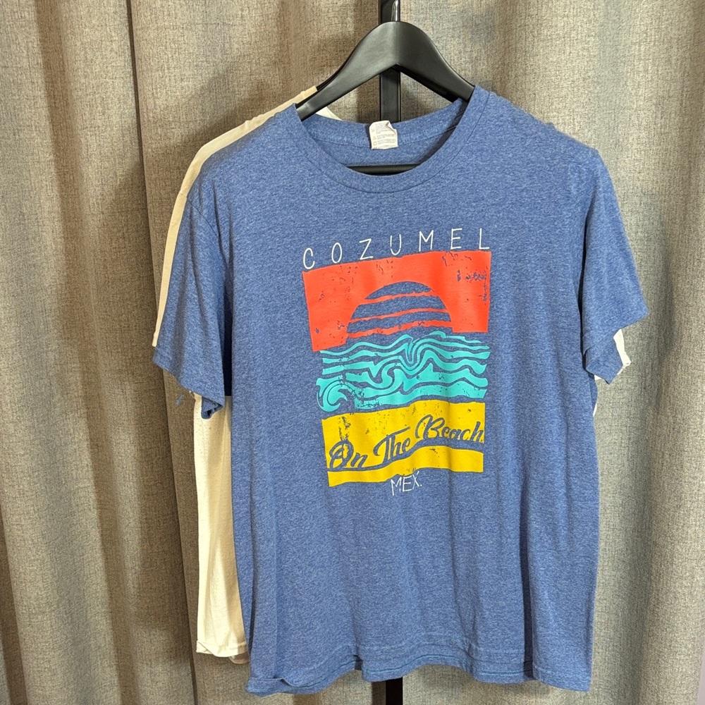 Women’s Graphic Tee’s Size XL